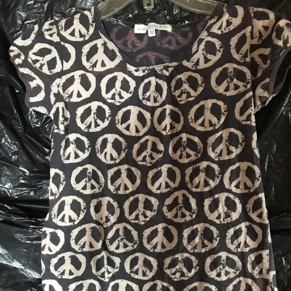 Twenty seven Girl’s Gray Peace Sign Top sz.12